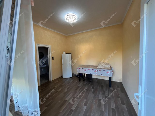 Eladó családi ház, Szolnokon 58.5 M Ft, 6 szobás