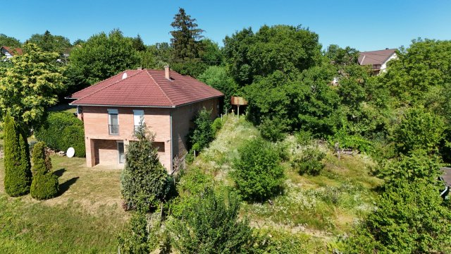 Eladó családi ház, Pécsett 165 M Ft, 6 szobás