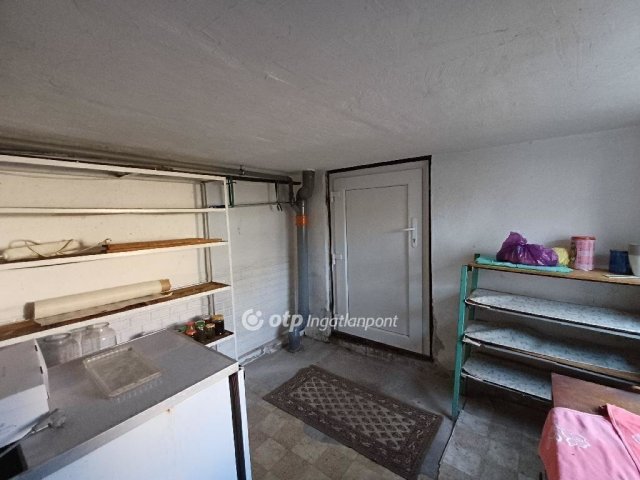 Eladó családi ház, Százhalombattán 69 M Ft, 2 szobás