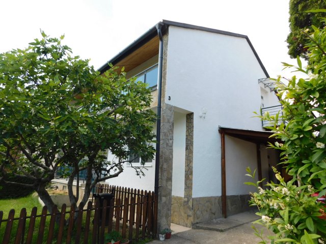 Eladó családi ház, Vonyarcvashegyen 114.9 M Ft, 6 szobás