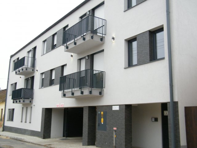 Kiadó téglalakás, albérlet, Pápán 140 E Ft / hó, 2+1 szobás