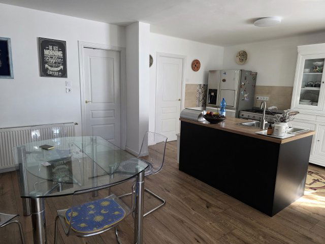 Eladó családi ház, Magyarszentmiklóson 69.9 M Ft, 6 szobás