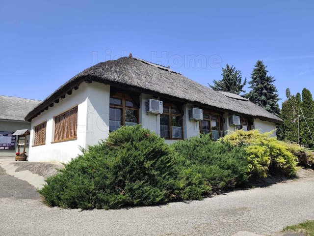 Eladó családi ház, Balatonalmádiban 345 M Ft, 8+4 szobás