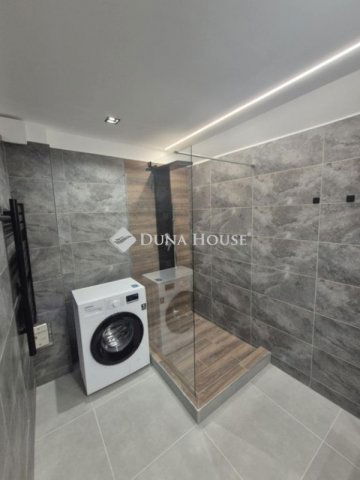 Eladó téglalakás, Pécsett 57.9 M Ft, 2+1 szobás