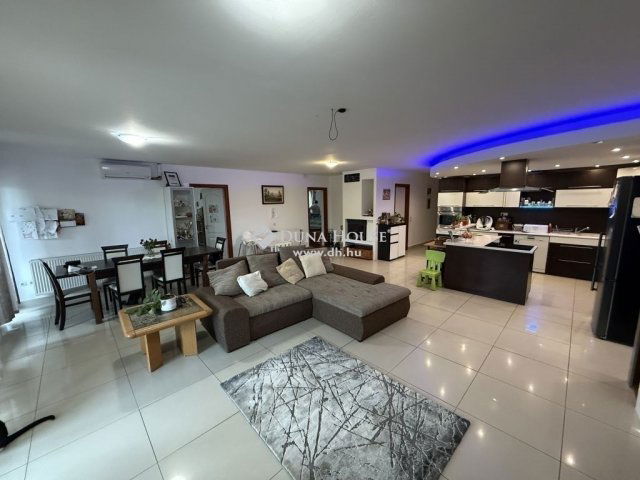 Eladó családi ház, Kozármislenyen 134.9 M Ft, 6 szobás