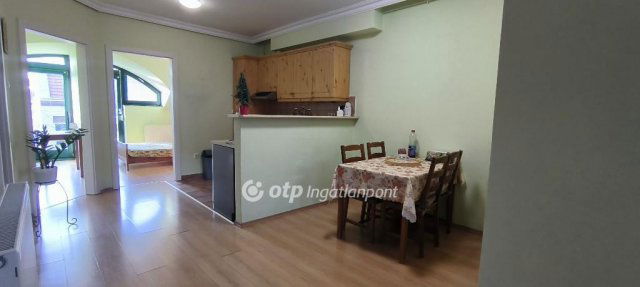 Eladó téglalakás, Békéscsabán 52.5 M Ft, 3 szobás