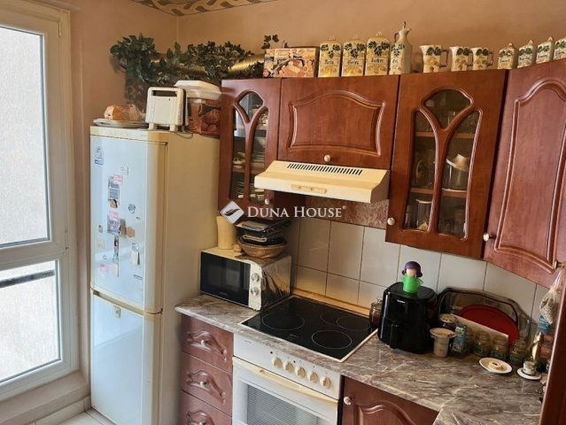 Eladó panellakás, Pécsett 43.9 M Ft, 2 szobás