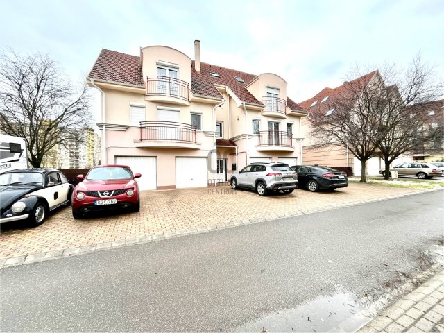 Eladó téglalakás, Debrecenben 95 M Ft, 4 szobás