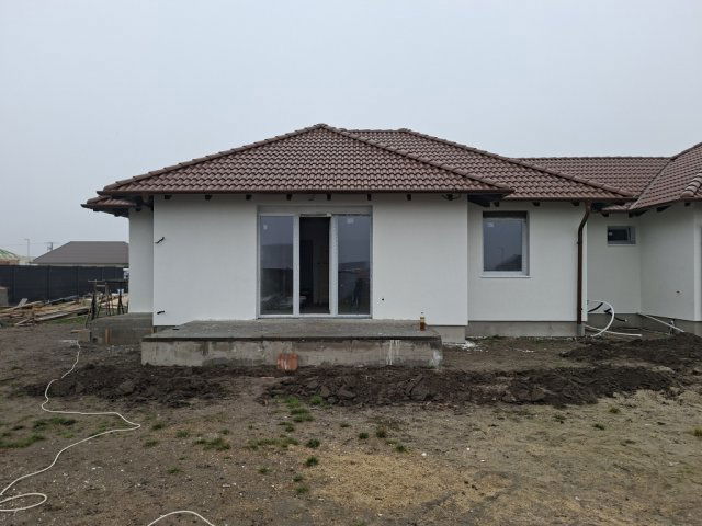 Eladó ikerház, Jászberényben 58.9 M Ft, 4 szobás