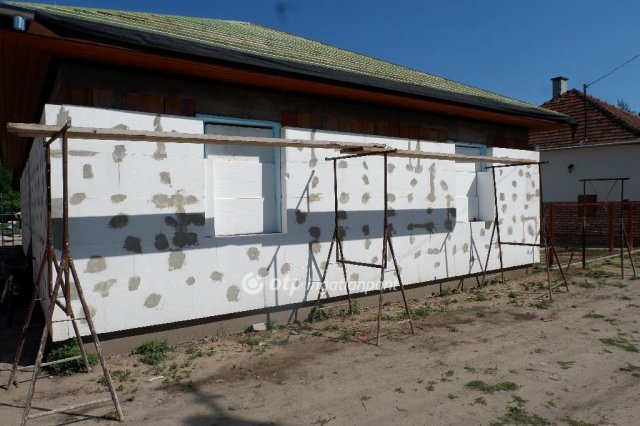 Eladó családi ház, Forráskúton 65 M Ft, 4 szobás