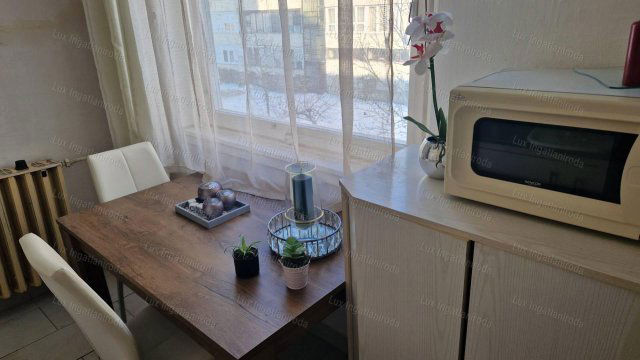 Kiadó panellakás, albérlet, Esztergomban 170 E Ft / hó, 2 szobás