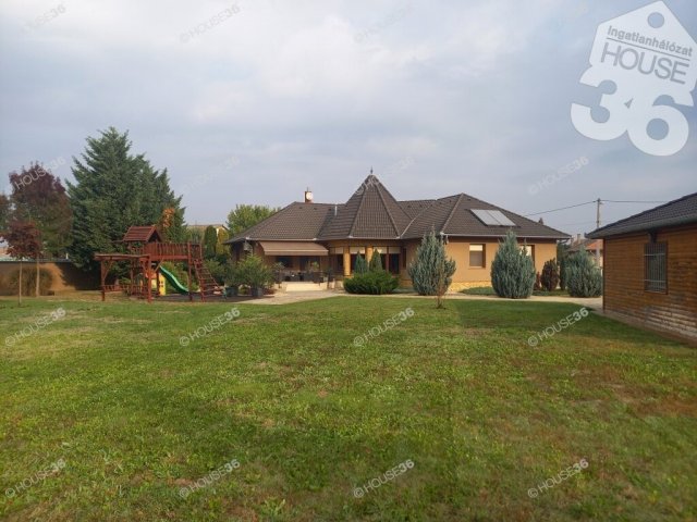Kiadó családi ház, albérlet, Nagykőrösön 650 E Ft / hó