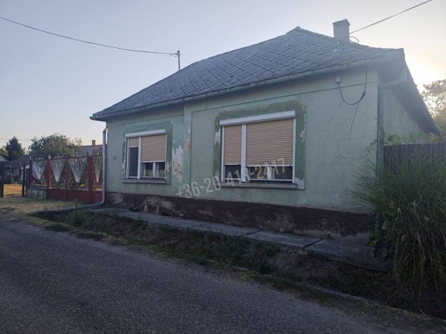 Eladó családi ház, Kocséren 19.8 M Ft, 2 szobás