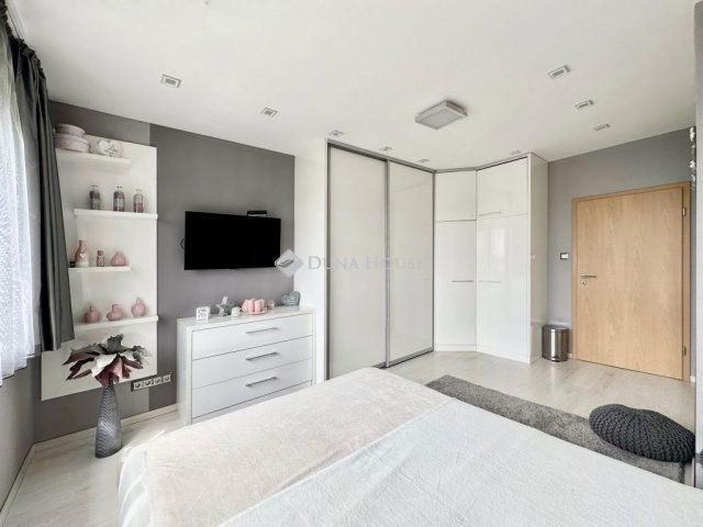 Eladó téglalakás, Pécsett 125 M Ft, 3 szobás