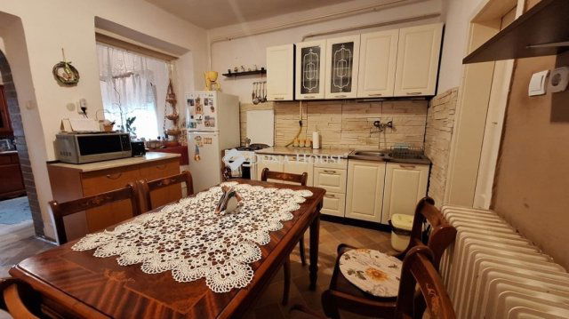 Eladó családi ház, Nagykarácsonyon 31.2 M Ft, 2 szobás