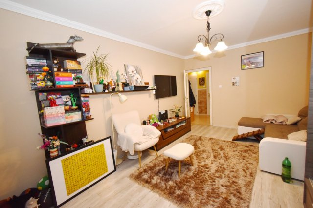 Eladó panellakás, Debrecenben 61.9 M Ft, 3 szobás