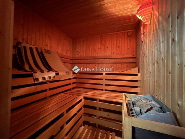 Eladó családi ház, Érsekcsanádon 60 M Ft, 3 szobás