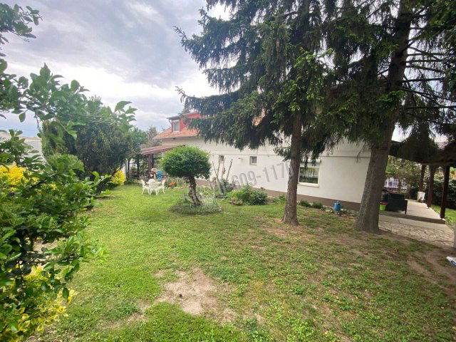 Eladó családi ház, Vácon 154.9 M Ft, 6 szobás