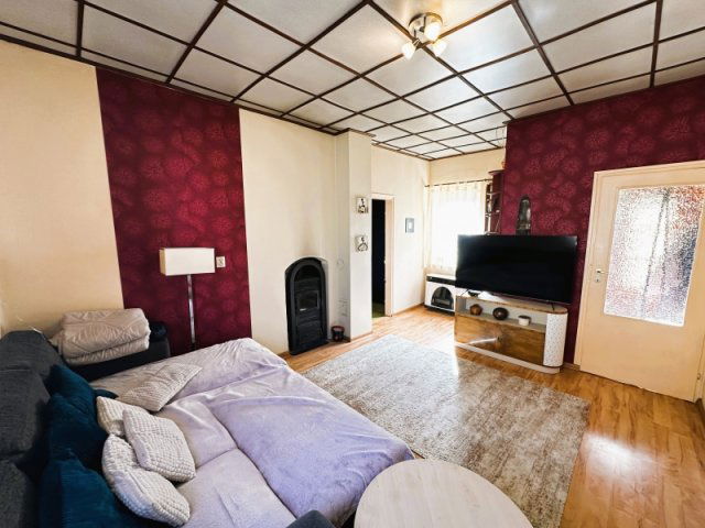 Eladó családi ház, Bólyban 47.8 M Ft, 6 szobás