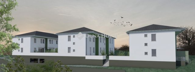 Eladó sorház, Vácon, Napsugár utcában 99.9 M Ft, 5 szobás