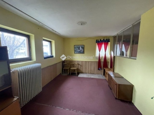 Eladó családi ház, Szegeden 99.5 M Ft, 9 szobás