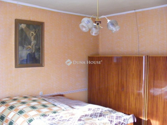 Eladó családi ház, Karádon 18.2 M Ft, 4 szobás