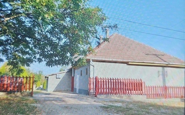 Eladó családi ház, Tóalmáson 52 M Ft, 3 szobás