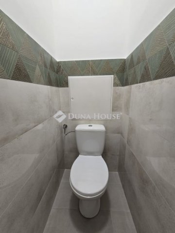 Eladó panellakás, Pécsett 50.9 M Ft, 3 szobás