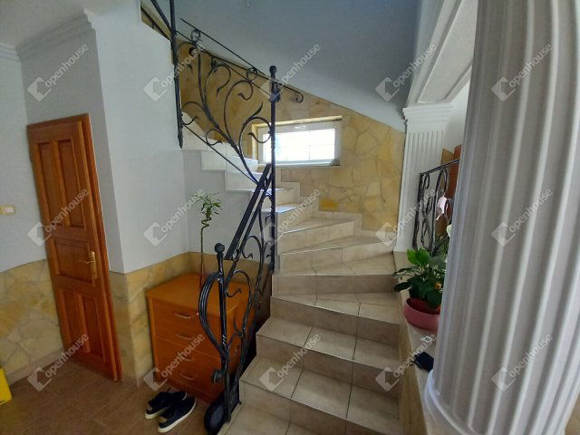 Eladó családi ház, Debrecenben 153 M Ft, 5 szobás