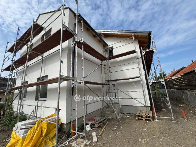 Eladó családi ház, Szigetszentmártonban 71.9 M Ft, 4 szobás