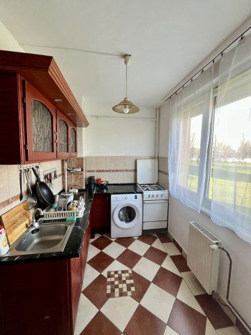 Eladó panellakás, Cegléden, Szolnoki úton 29.9 M Ft, 1 szobás