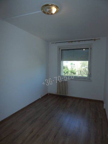 Eladó panellakás, Tatabányán 37.5 M Ft, 2 szobás