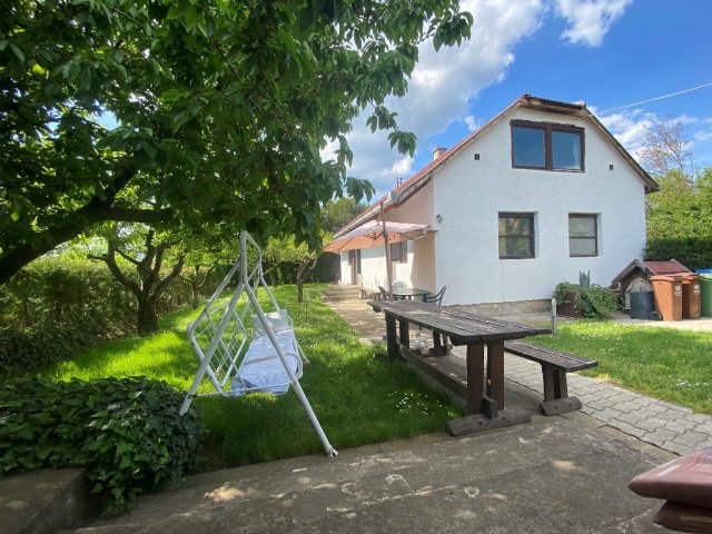 Eladó családi ház, Pécsett 139.9 M Ft, 6+1 szobás