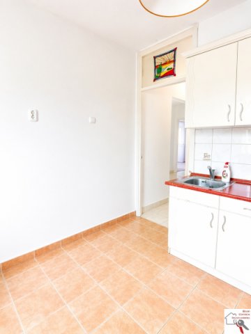 Eladó panellakás, Pécsett 49.9 M Ft, 3 szobás