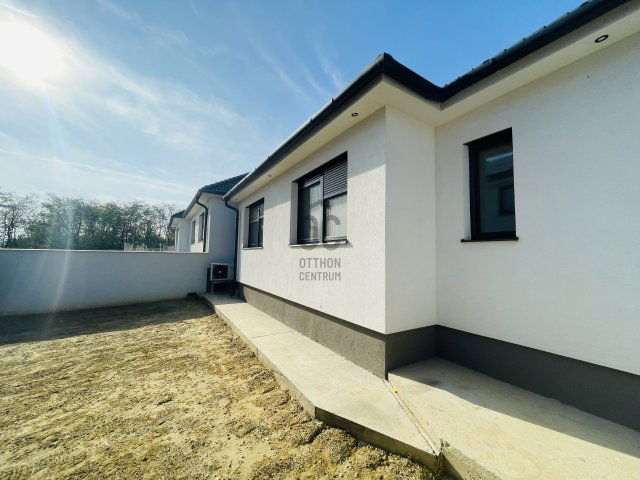 Eladó ikerház, Kerepesen 87.5 M Ft, 4 szobás