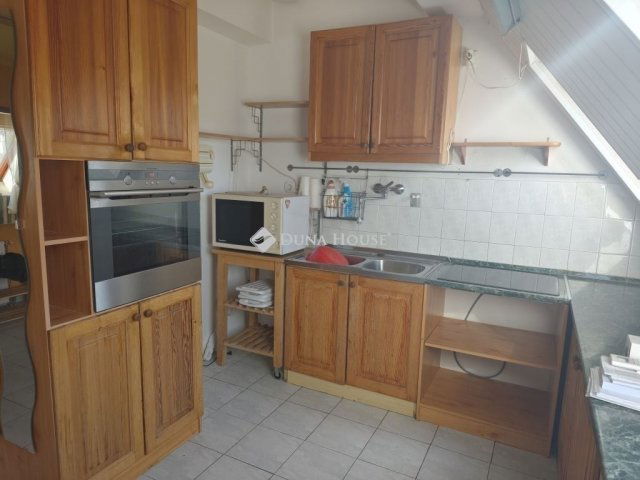 Eladó téglalakás, Székesfehérvárott 65 M Ft, 1+3 szobás