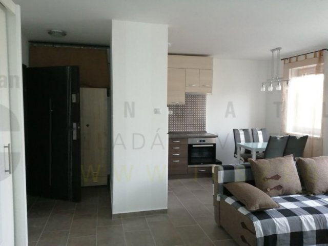 Kiadó téglalakás, albérlet, Szegeden, Szivárvány utcában