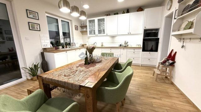 Eladó családi ház, Üllőn 130 M Ft, 5 szobás