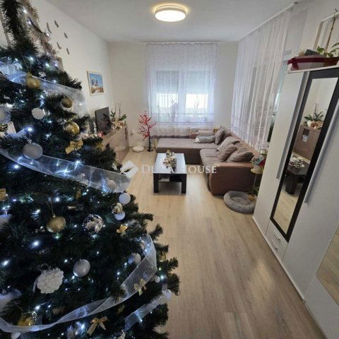 Eladó családi ház, Felsőlajoson 55.9 M Ft, 5 szobás