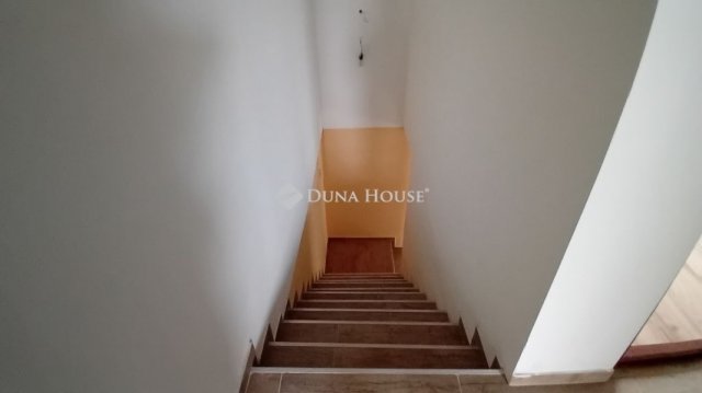 Eladó családi ház, Ádándon 53.5 M Ft, 6 szobás