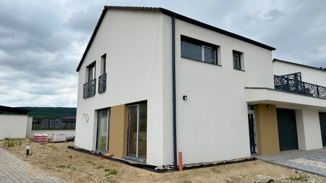 Eladó ikerház, Budajenőn 168 M Ft, 5 szobás