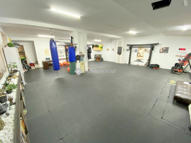 Eladó üzlethelyiség, Nyíregyházán 59 M Ft