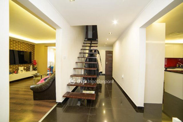 Eladó családi ház, Cegléden 86.9 M Ft, 4+1 szobás