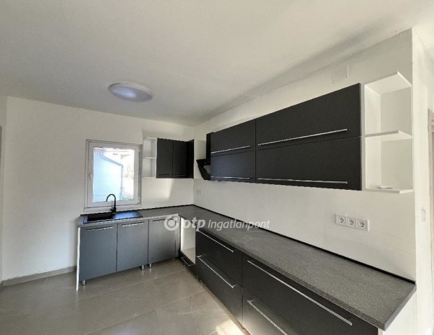 Eladó családi ház, Előszálláson 65 M Ft, 3 szobás