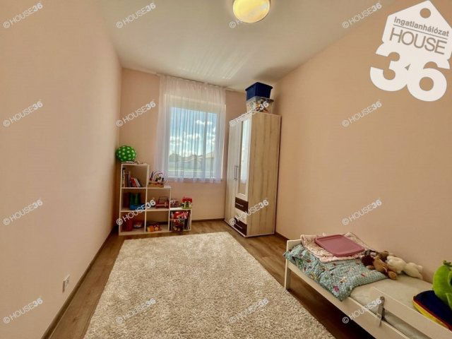 Eladó családi ház, Tiszakécskén 67.9 M Ft, 5 szobás