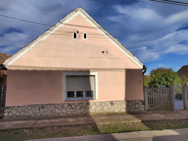 Eladó családi ház, Dombóváron 14.5 M Ft, 3 szobás