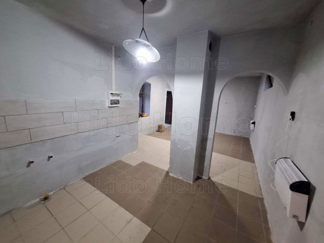 Eladó családi ház, Taszáron 20.5 M Ft, 7+1 szobás