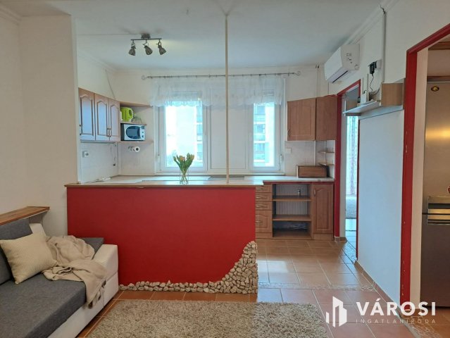 Kiadó panellakás, albérlet, Debrecenben 250 E Ft / hó, 4 szobás