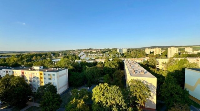 Eladó panellakás, Ajkán 30 M Ft, 2 szobás / költözzbe.hu