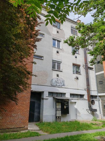 Eladó téglalakás, Szolnokon 36.9 M Ft, 2 szobás